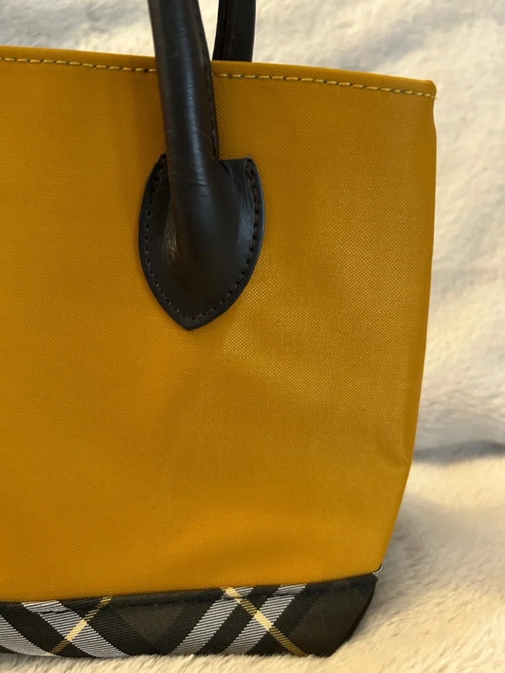 Burberrys Yellow Tote with Black Handles - Picture 5 of 9